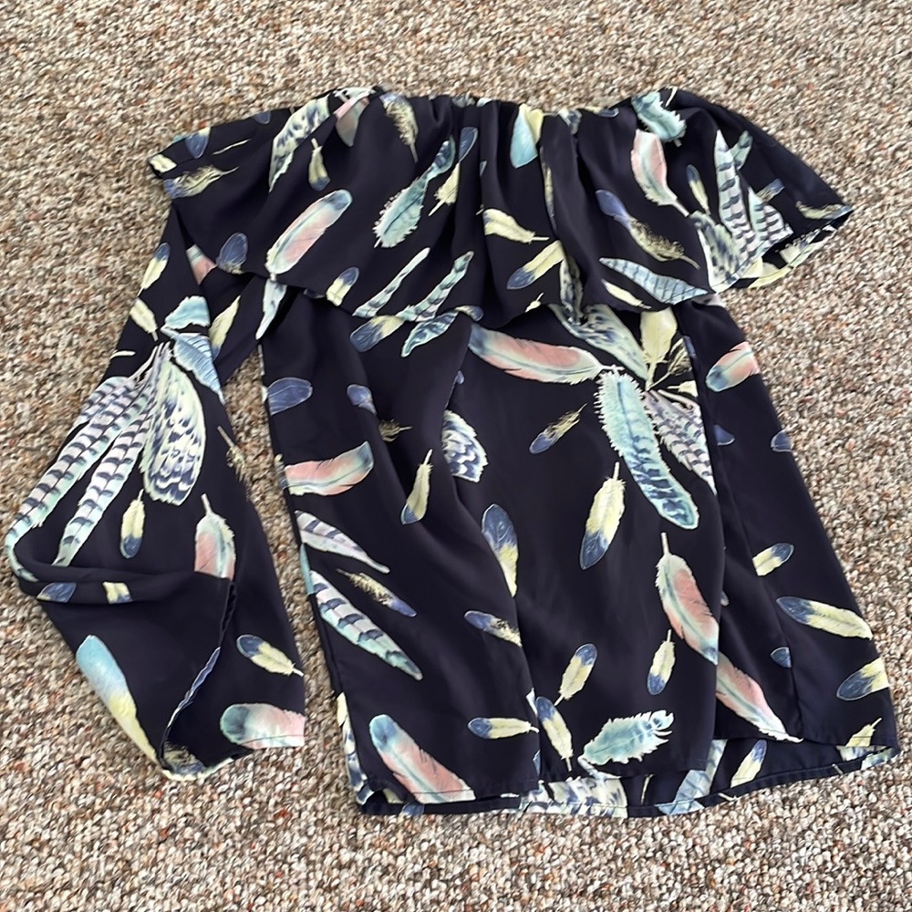 Feather print, one shoulder top